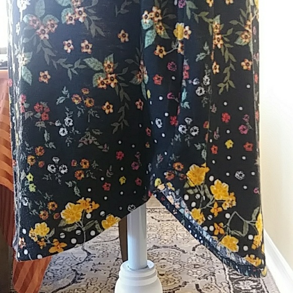 Junior's Short Sleeve Belted Floral Dress. Lace on shoulders. - Picture 5 of 7